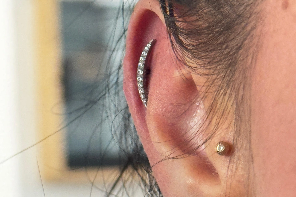 Titanium jewelry with zirconia