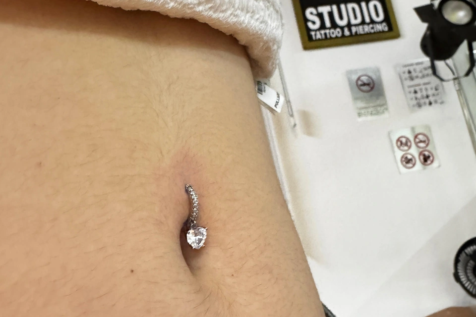 Titanium belly button pendant jewelry with zirconia accents